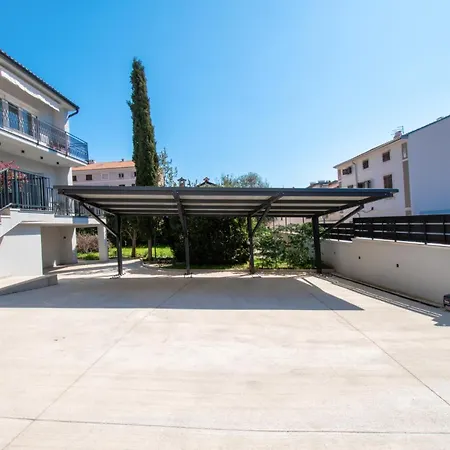 City Life With Free Parking Pula Exterior photo